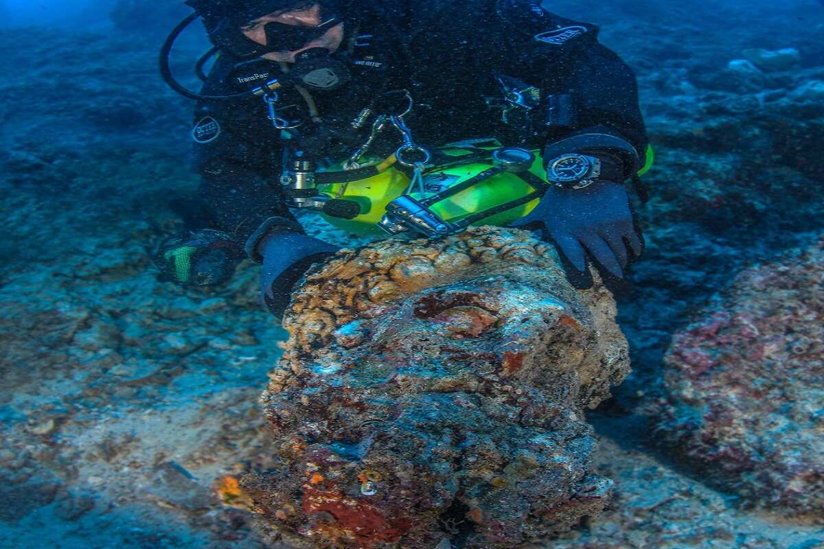Missing head | Photo: Nikos Giannoulakis |