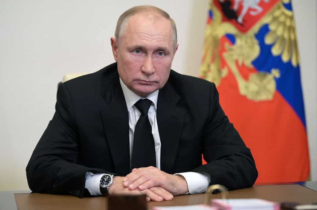 EU grants Ukraine candidate status and urges Russia to unblock Black Sea