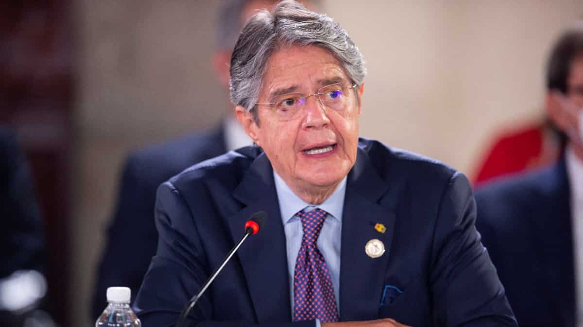 Ecuador to cut fuel prices that sparked protests