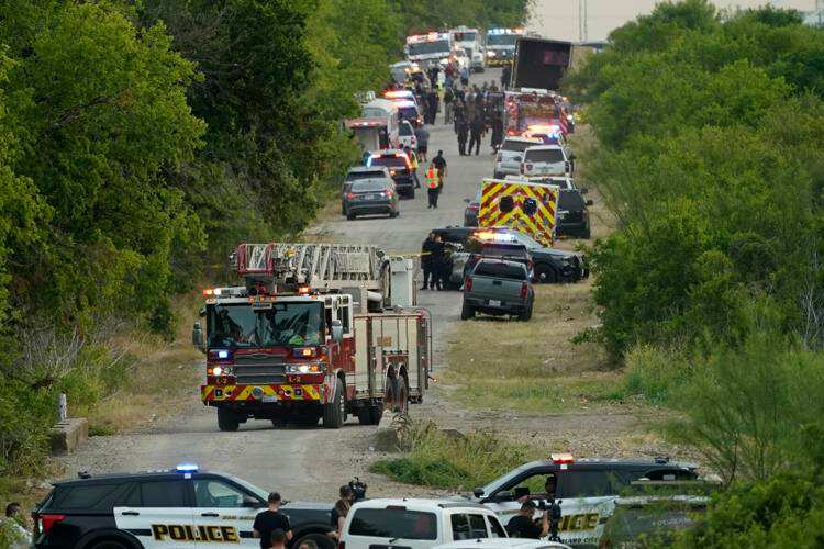 US: 46 migrants found dead in presumed smuggling attempt with truck in Texas