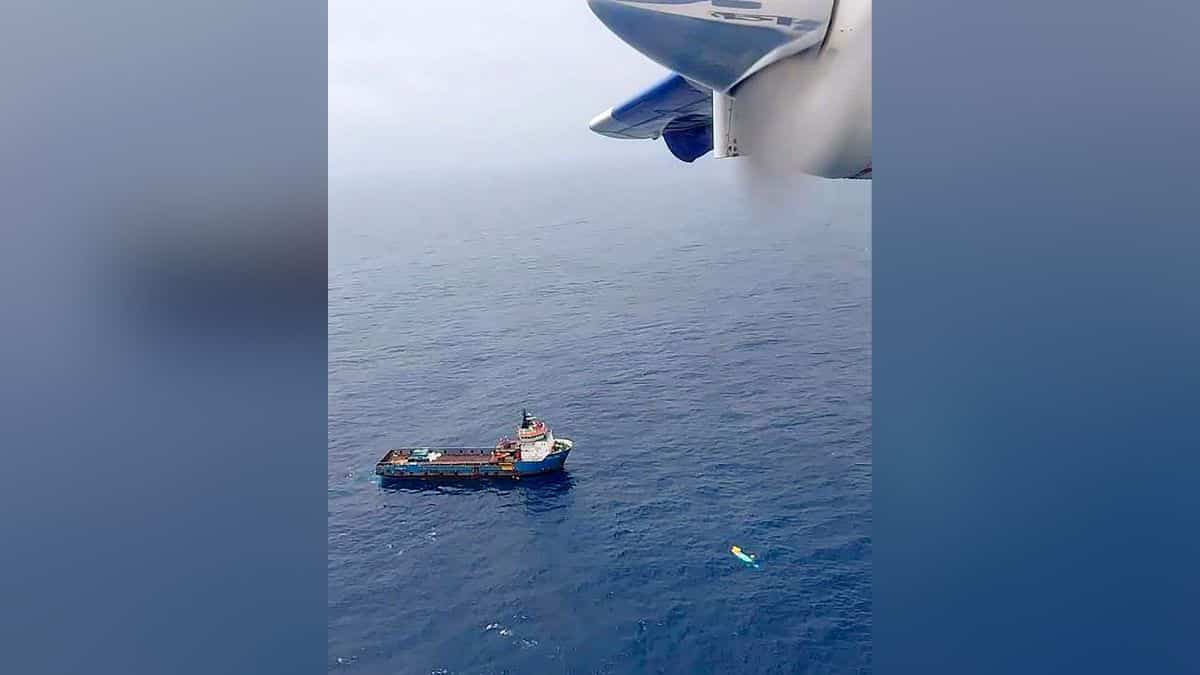 India: Four dead as ONGC chopper falls into the Arabian Sea India: Four dead as ONGC chopper falls into the Arabian Sea