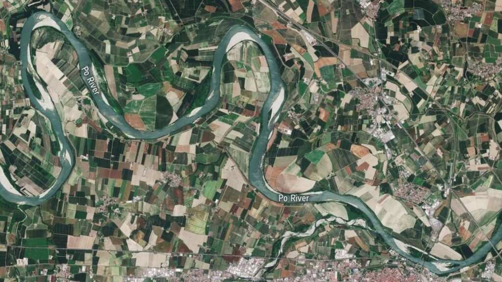 Before and after satellite images show how Italy's Po river shrunk between 2020 and 2022