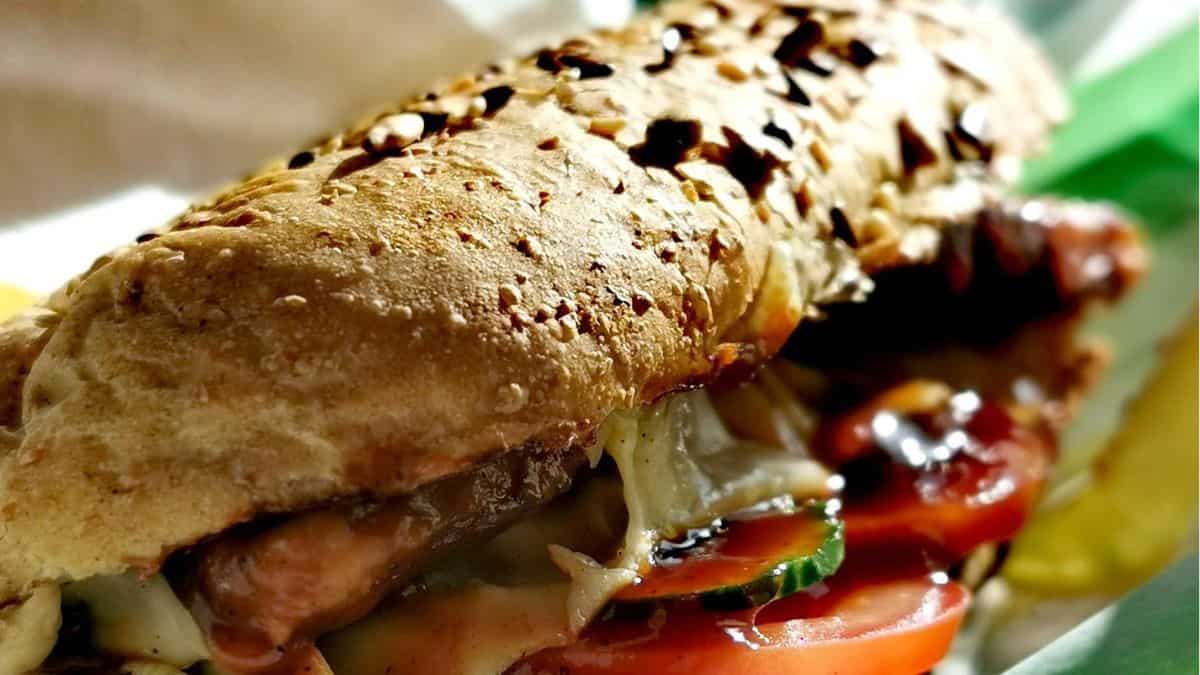 US: 26-year-old Subway employee shot dead by customer in argument over mayo US: 26-year-old Subway employee shot dead by customer in argument over mayo