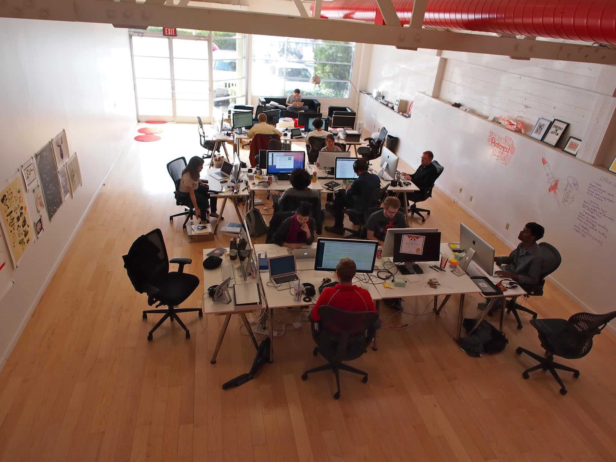 Venture capitalists say cut costs
