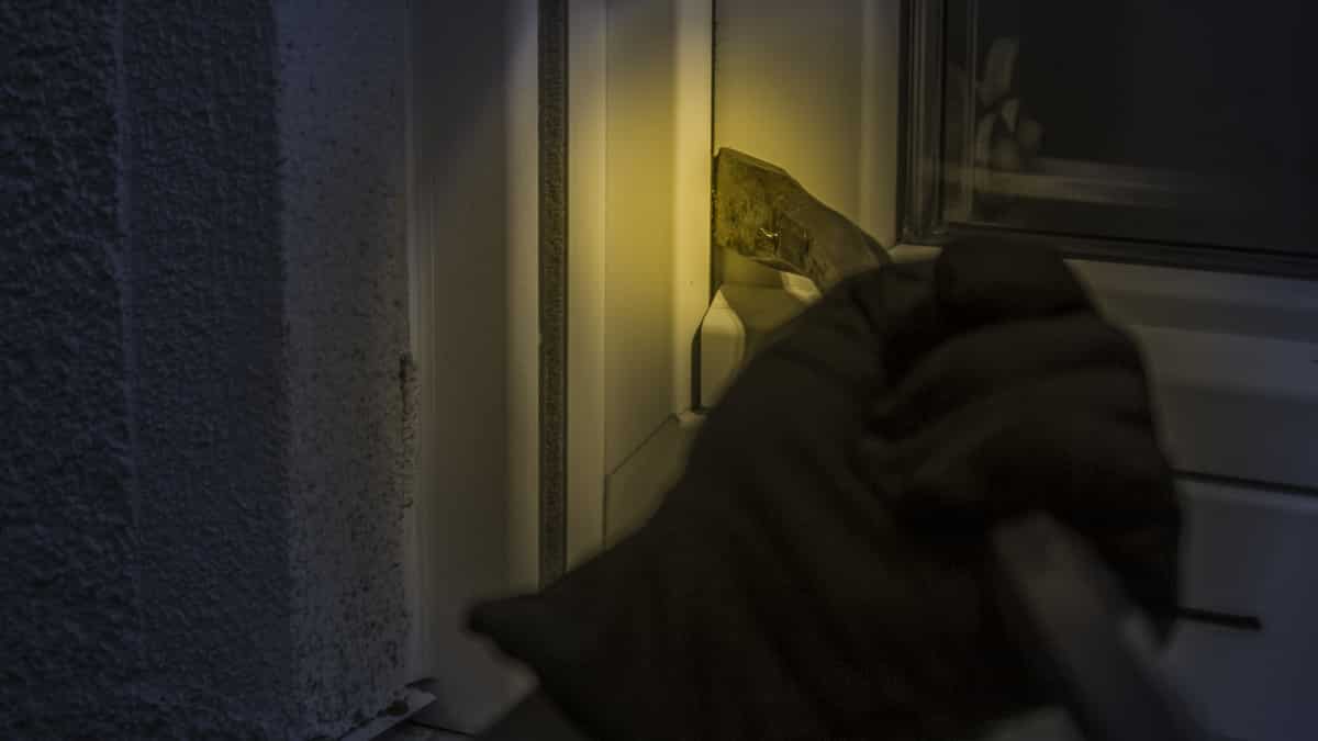 Czech police look for 'creepy' burglar who watches people in their sleep Czech police look for 'creepy' burglar who watches people in their sleep