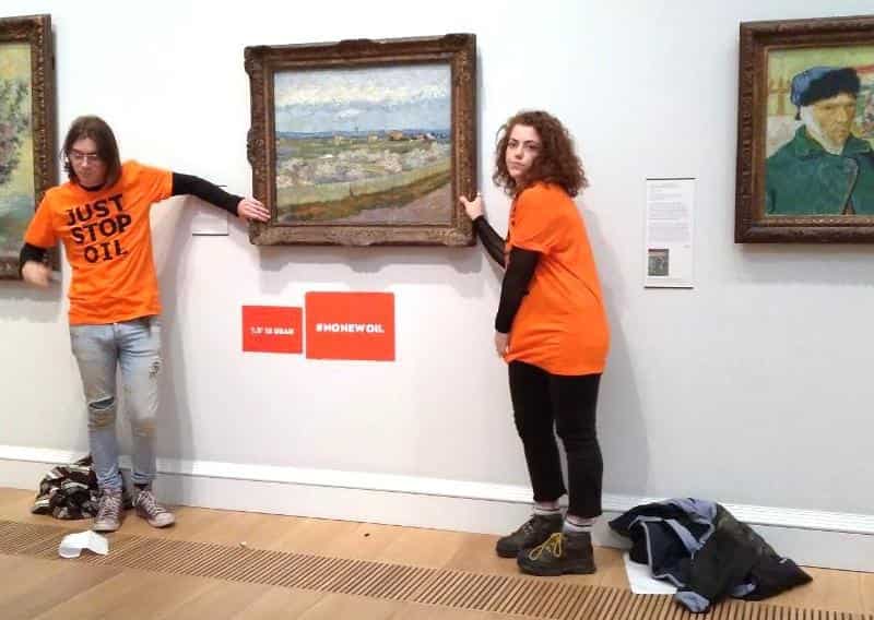 British climate activists glue hand to Van Gogh painting to protest UK govt’s climate policies British climate activists glue hand to Van Gogh painting to protest UK govt’s climate policies