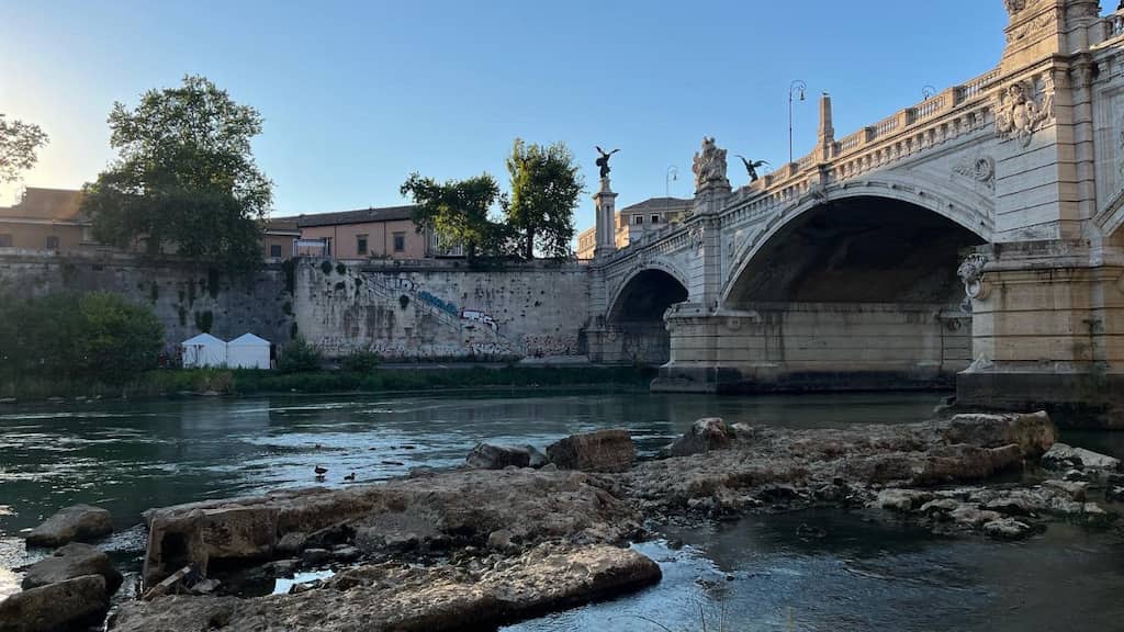 Drought reveals ruins of ancient bridge in Rome