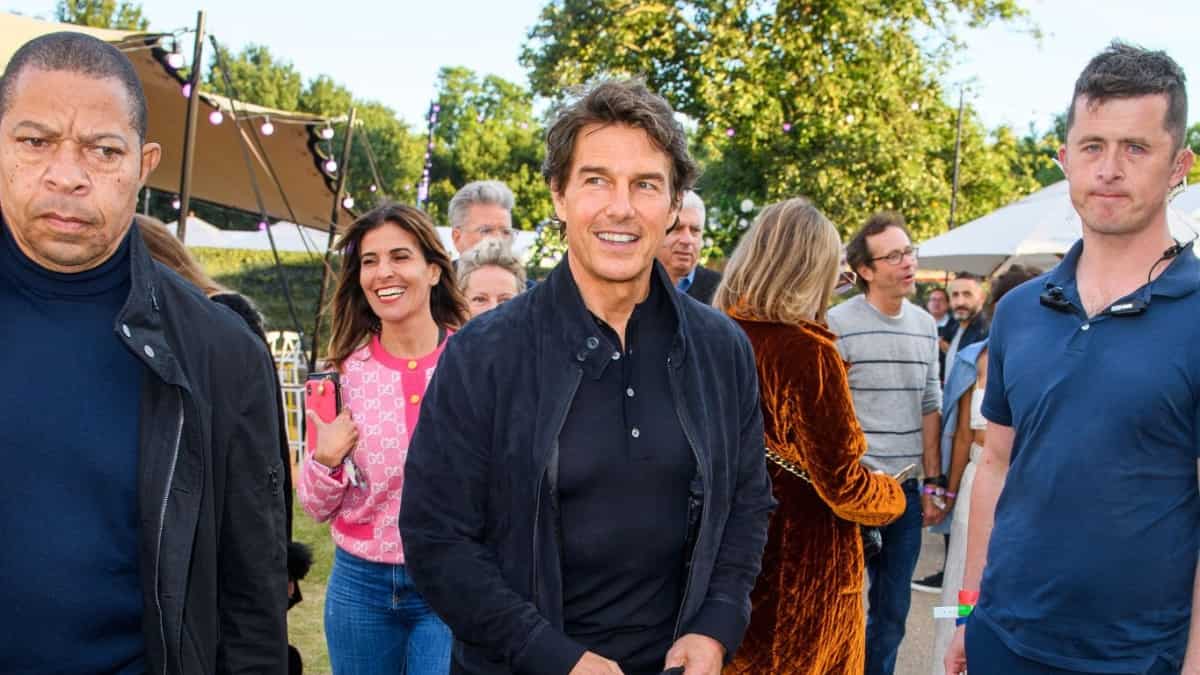 Tom Cruise joins James Corden for Adele's London concert, fans are all heart Tom Cruise joins James Corden for Adele's London concert, fans are all heart