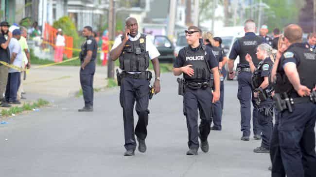 6 dead, over 30 wounded in shooting at Chicago during July 4 parade