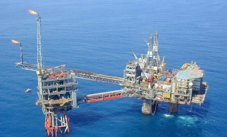 Norwegian oil and gas workers start strike, cutting output