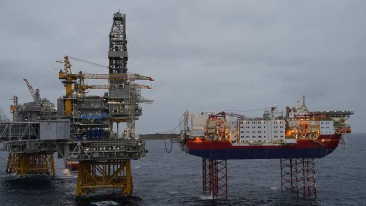 Norwegian oil and gas workers start strike, cutting output