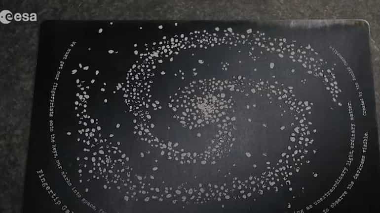 A fingertip painting to be sent to space to guide aliens to human civilisation