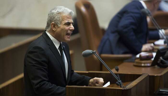 Emmanuel Macron urges Israel to resume talks with Palestine