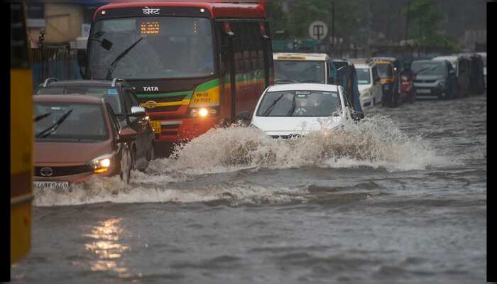 Heavy rainfall hits India's Mumbai | Train services disrupted in Financial hub