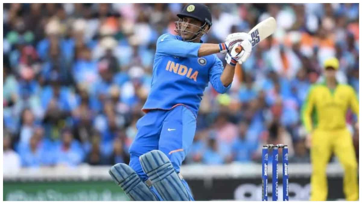 4) MS Dhoni - The mighty six-hitter