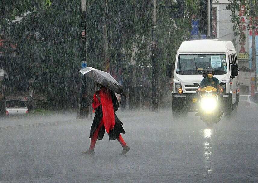 WION Climate Tracker: Heavy rain continues in Mumbai, 3 hurt in landslide