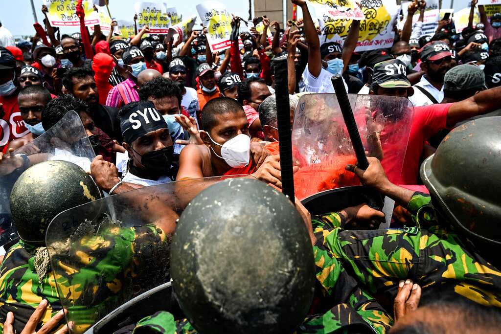Anger over ongoing economic crisis: Thousands take over Lankan President's house