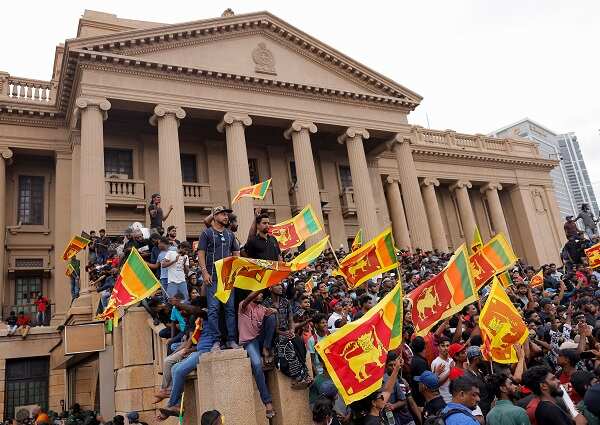 Sri Lanka crisis: Calm returns to the streets of Colombo