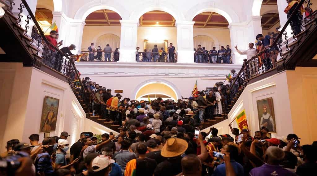 Public anger erupts over Sri Lankan economic crisis, President Gotabaya and PM Wickremesinghe to offer resignation