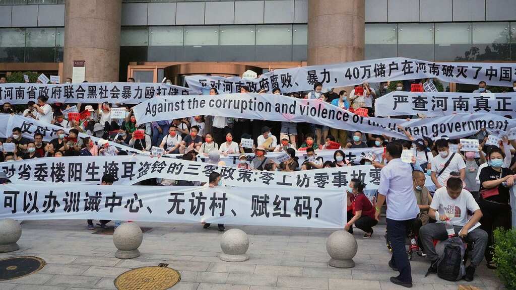 China: Clashes after bank depositors stage massive protest demanding their savings back