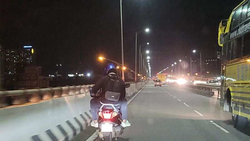 Work-life balance? Bengaluru man spotted working on laptop while riding bike, here's how Work-life balance? Bengaluru man spotted working on laptop while riding bike, here's how