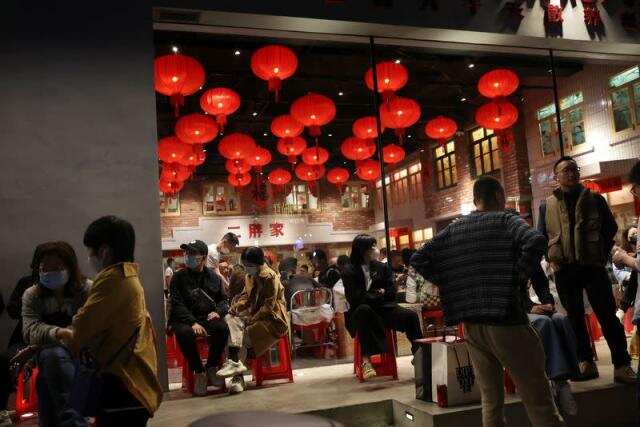 Global economic risks darken China's economy outlook