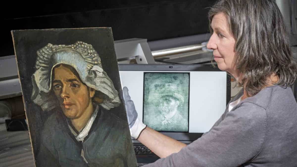 Previously unknown self-portrait of Vincent Van Gogh found behind another painting Previously unknown self-portrait of Vincent Van Gogh found behind another painting