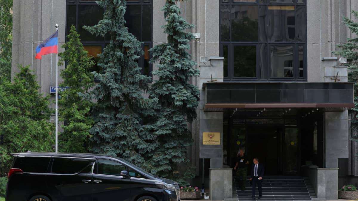 British man held by Russia-backed separatists in Ukraine dies in detention British man held by Russia-backed separatists in Ukraine dies in detention