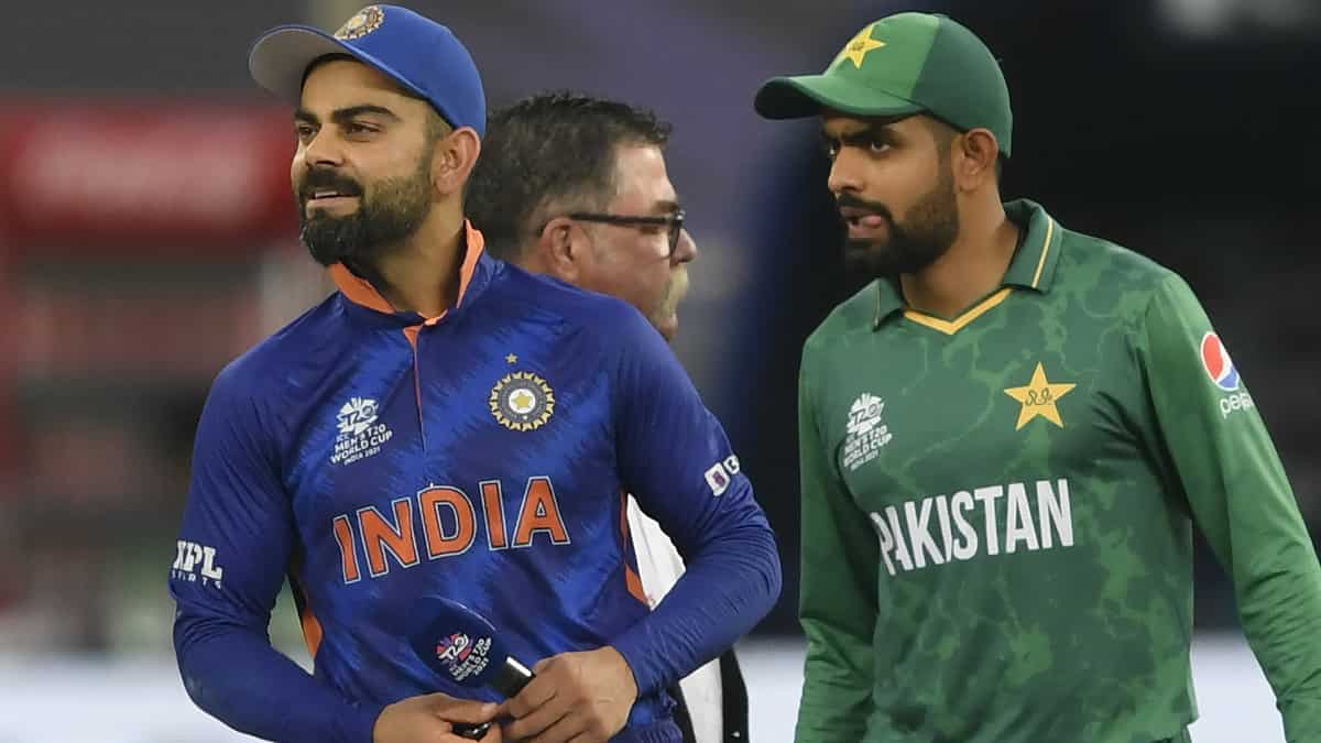 Virat Kohli responds to Babar Azam's tweet after Pakistan skipper lends support amid his lean patch Virat Kohli responds to Babar Azam's tweet after Pakistan skipper lends support amid his lean patch