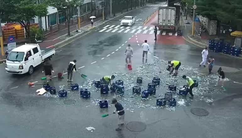 South Korean beer company thanks 'heroes' for cleaning road after 2,000-bottle spill
