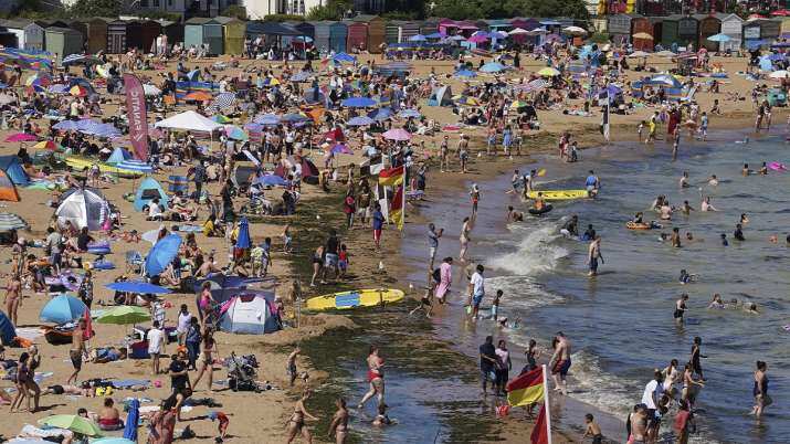 UK govt holds emergency meeting as temperatures soar across the UK