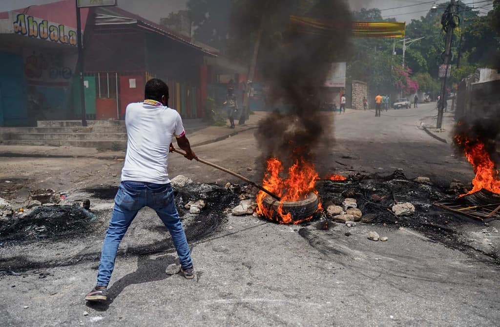 ‘Alarmed’ over Haiti gang violence, UN Security Council bars sale of small arms