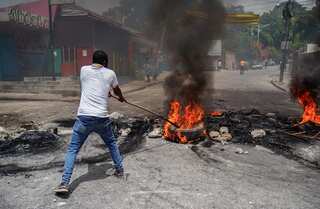 ‘Alarmed’ over Haiti gang violence, UN Security Council bars sale of small arms