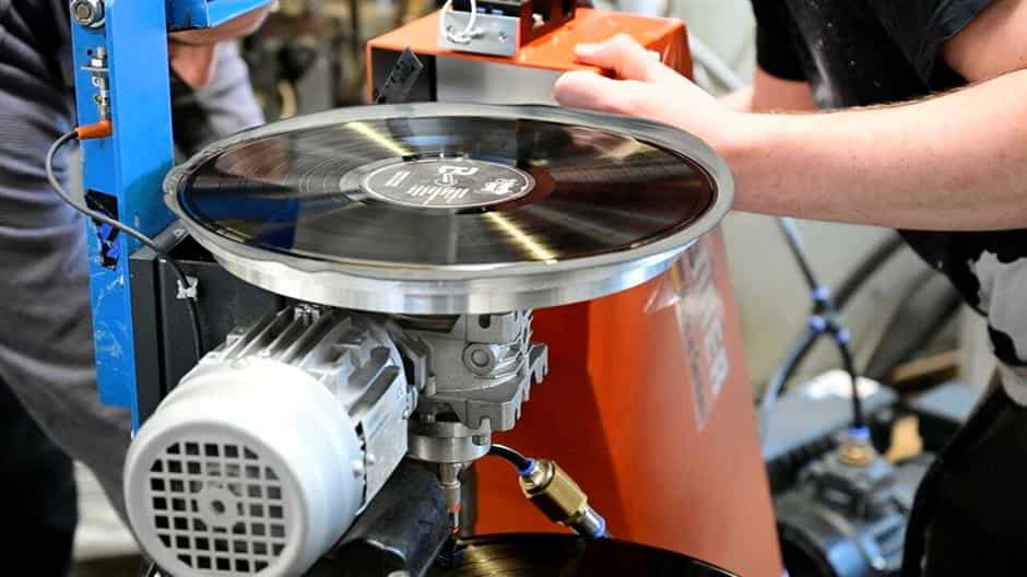 World’s first bioplastic vinyl record, made from ‘sugars and starches’, launched in UK World’s first bioplastic vinyl record, made from ‘sugars and starches’, launched in UK