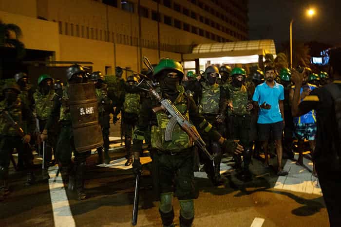 Sri Lanka: Security forces raid Galle face protest site, 8 arrested