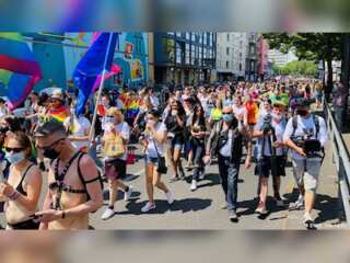 150,000 people take part in Berlin pride parade