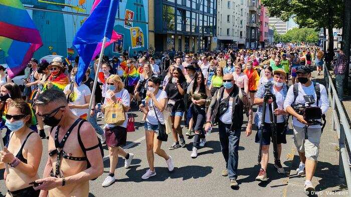150,000 people take part in Berlin's pride parade