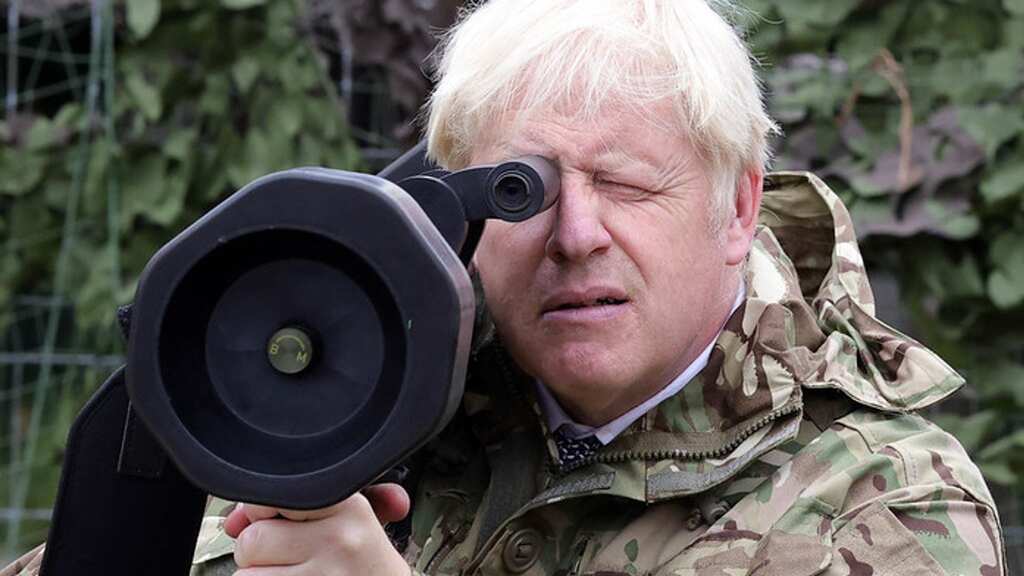 Boris Johnson trains with Ukrainian troops, adorns camouflage jacket