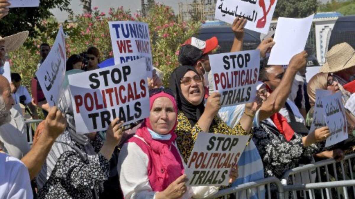 Supporters less in number