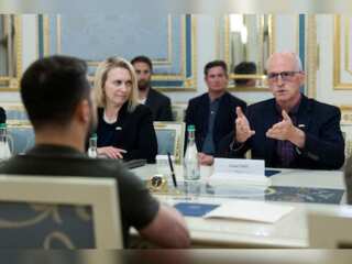 US officials meet Ukraine President Zelensky in Kyiv; Russia intensifies shelling in Kharkiv