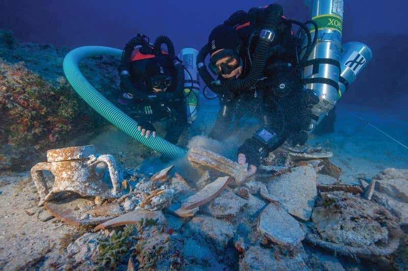 Italian diver makes an exceptional discovery; finds cargo of an ancient Roman ship