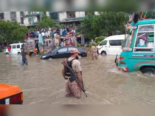 Heavy monsoon rains lash Pakistan, authorities urge citizens to stop stepping out
