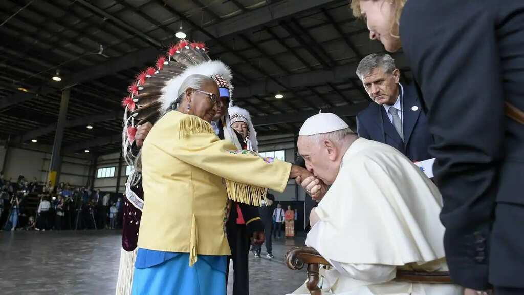 Pope Francis in Canada: Pope says 'sorry' to school survivors