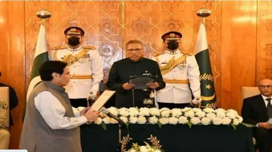 Parvez Elahi takes oath as Pakistani Punjab's CM amid political crisis