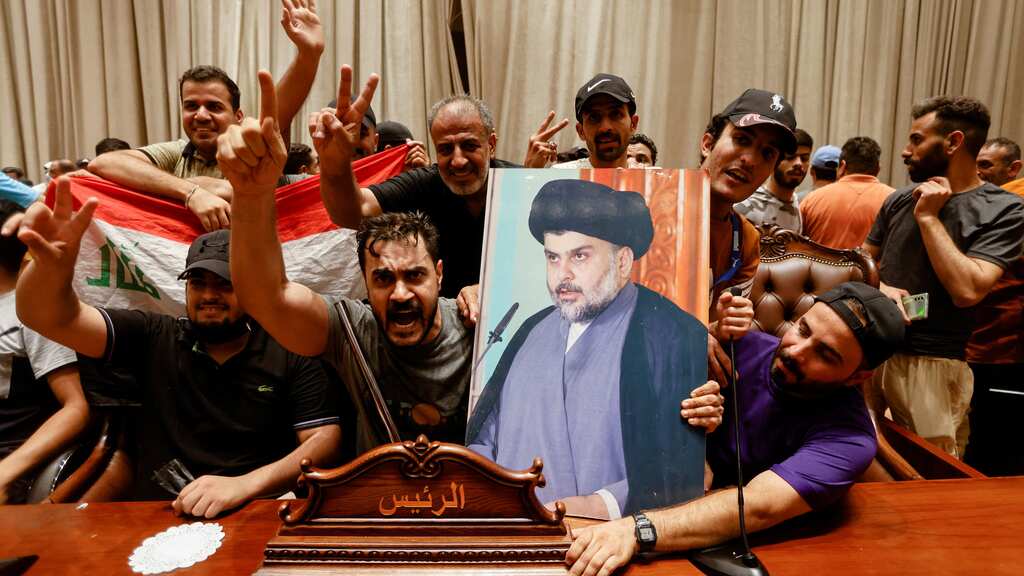 Protesters storm Iraq's parliament amid protests against 'corrupt government'