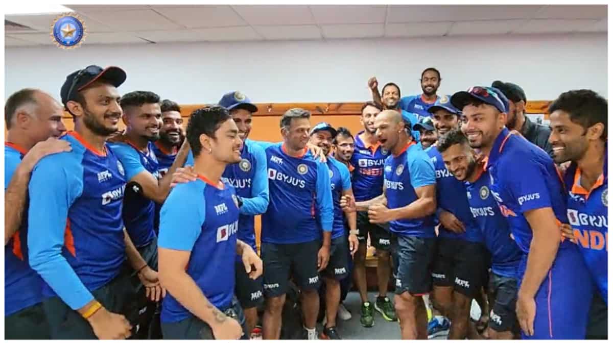 WATCH: Dhawan leads India's celebrations after Dravid's winning speech as Men in Blue whitewash WI in ODIs