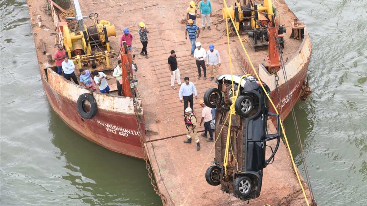 India: SUV falls into river in Goa, four killed