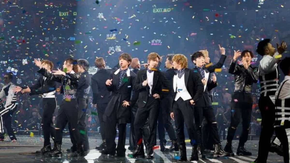 Giant LED screen falls on stage during musical concert in Hong Kong, two performers injured Giant LED screen falls on stage during musical concert in Hong Kong, two performers injured