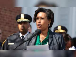 D.C. Mayor to help undocumented migrants as they arrive from Texas and Arizona