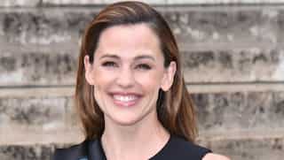 Jennifer Garner lends a helping hand to homeless man on wheelchair; video goes viral